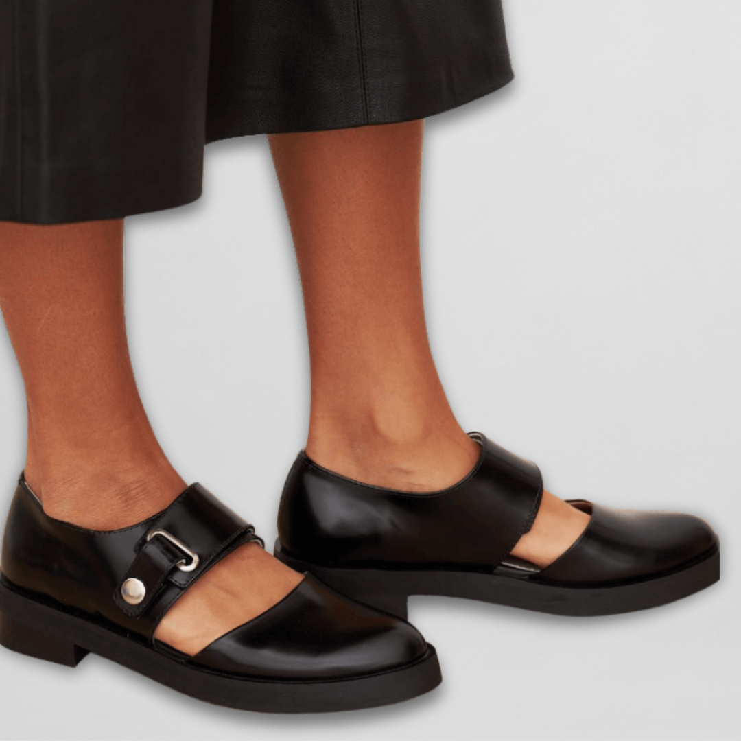 Dorota | Klasyczne Buty Mary Jane z Regulowaną Klamrą