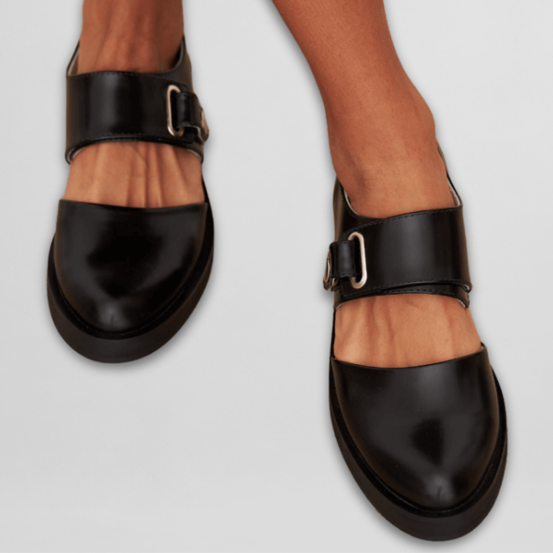 Dorota | Klasyczne Buty Mary Jane z Regulowaną Klamrą